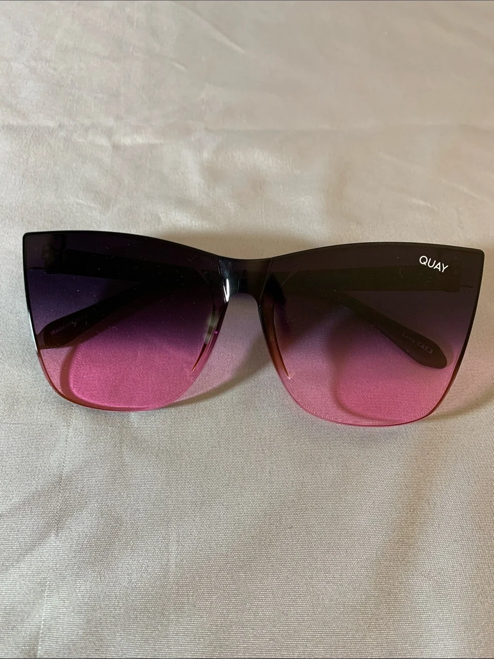 NEW Quay Australia COME THRU 1212 Purple to Pink Ombre Cat-Eye Sunglasses